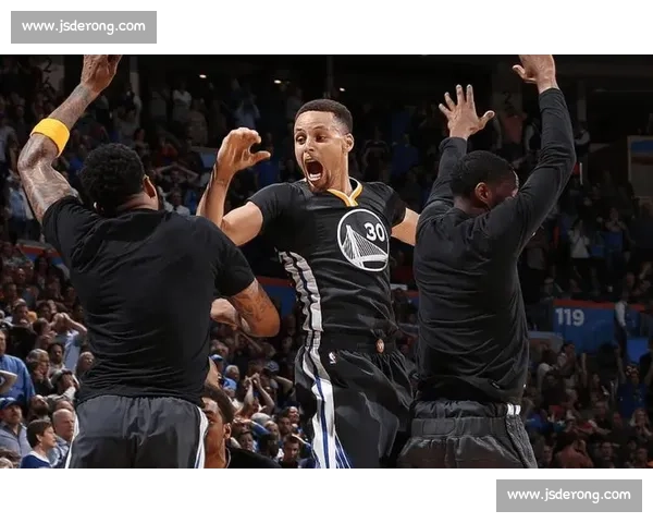 库里 42+6+7 封神！末节加时狂砍 22 分，逆天三分引爆 MVP 呼声