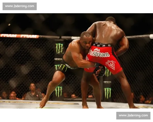 科米尔与约翰逊的巅峰对决谁能脱颖而出引发全球热议